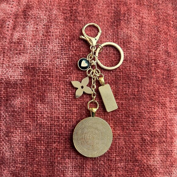 RUSTIC CLOVER Bag Charm Brown Black and Gold Tone - Picture 5 of 7